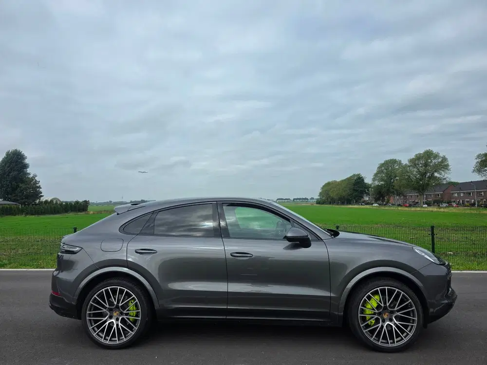 Porsche Cayenne Cayenne Coupé 3.0 E-Hybrid Platinum Editio uit 2022, foto 4