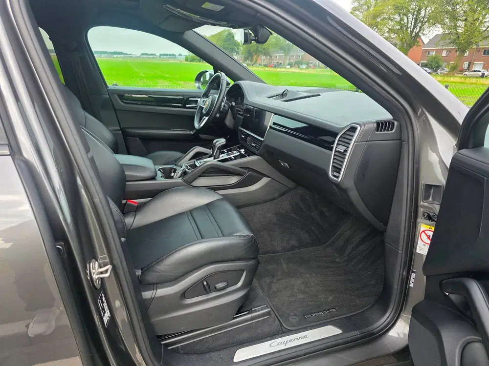 Porsche Cayenne Cayenne Coupé 3.0 E-Hybrid Platinum Editio uit 2022, foto 5