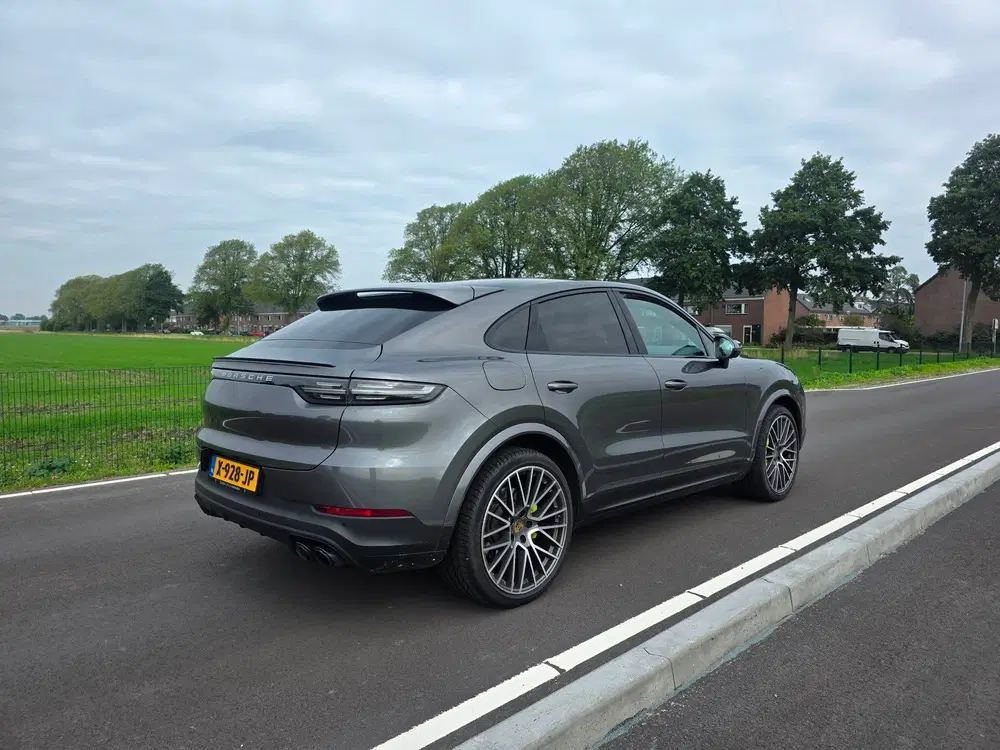 Porsche Cayenne Cayenne Coupé 3.0 E-Hybrid Platinum Editio uit 2022, foto 6
