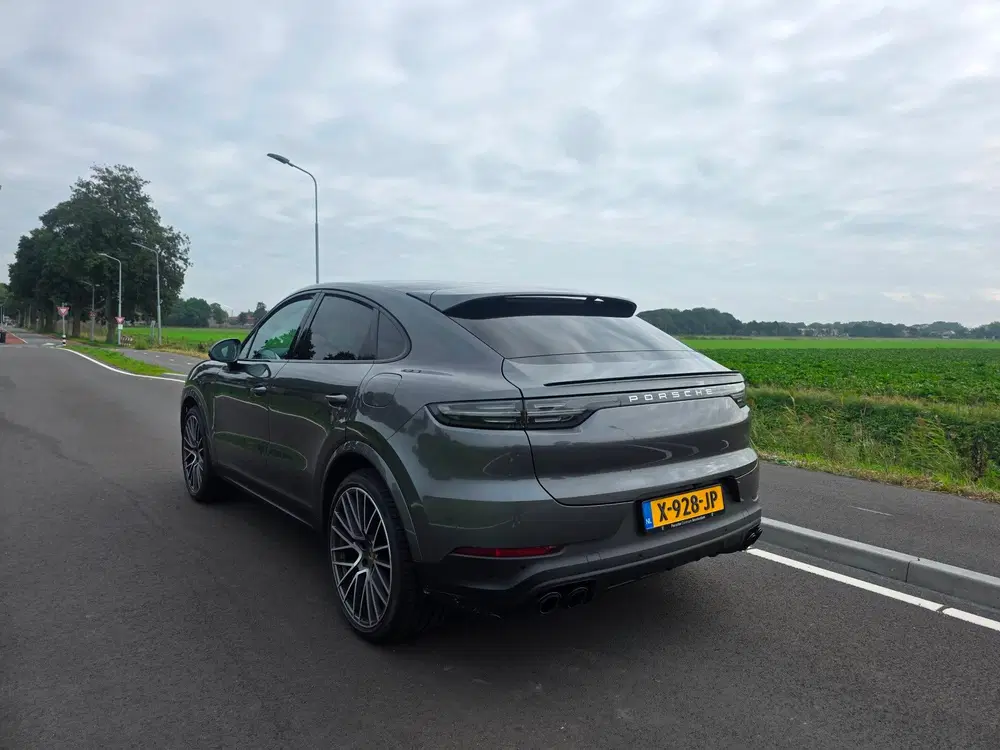 Porsche Cayenne Cayenne Coupé 3.0 E-Hybrid Platinum Editio uit 2022, foto 8