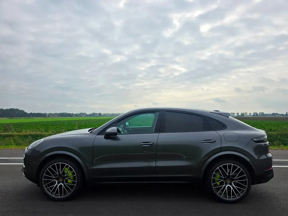 Porsche Cayenne Cayenne Coupé 3.0 E-Hybrid Platinum Editio uit 2022, foto 9