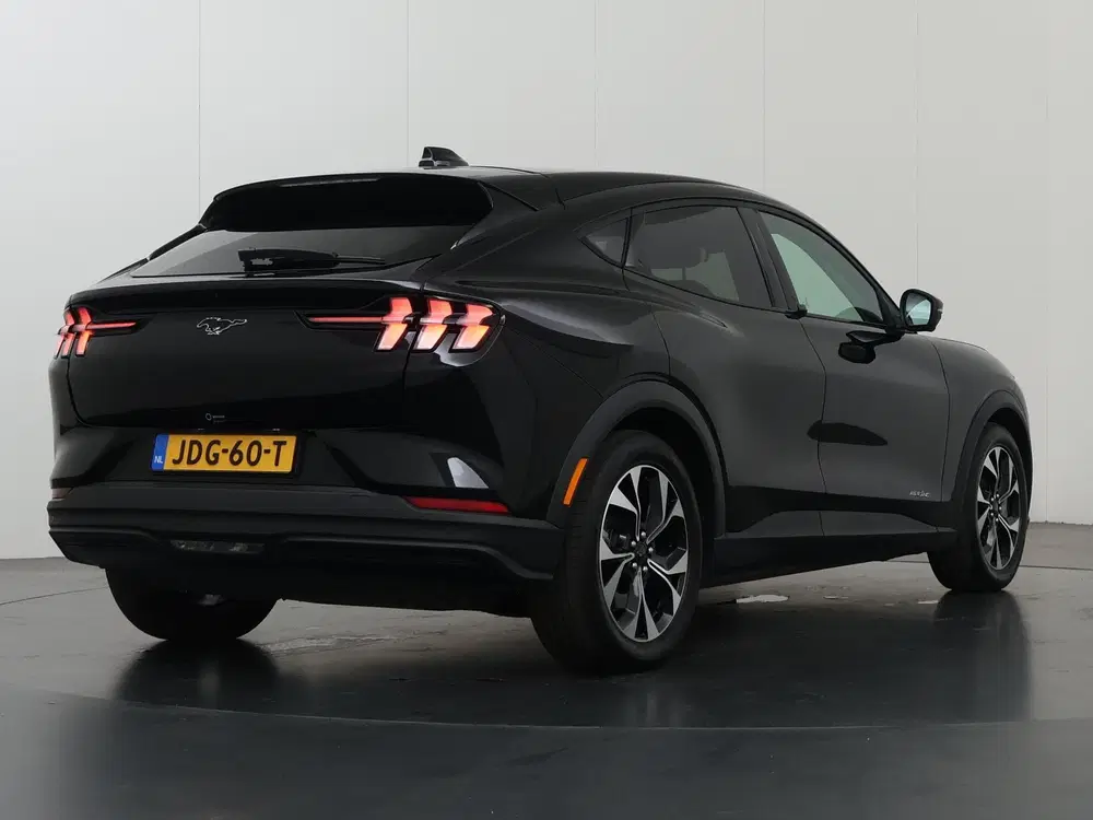 Ford Mustang Mach-E Standard RWD 73 kWh uit 2025, foto 2