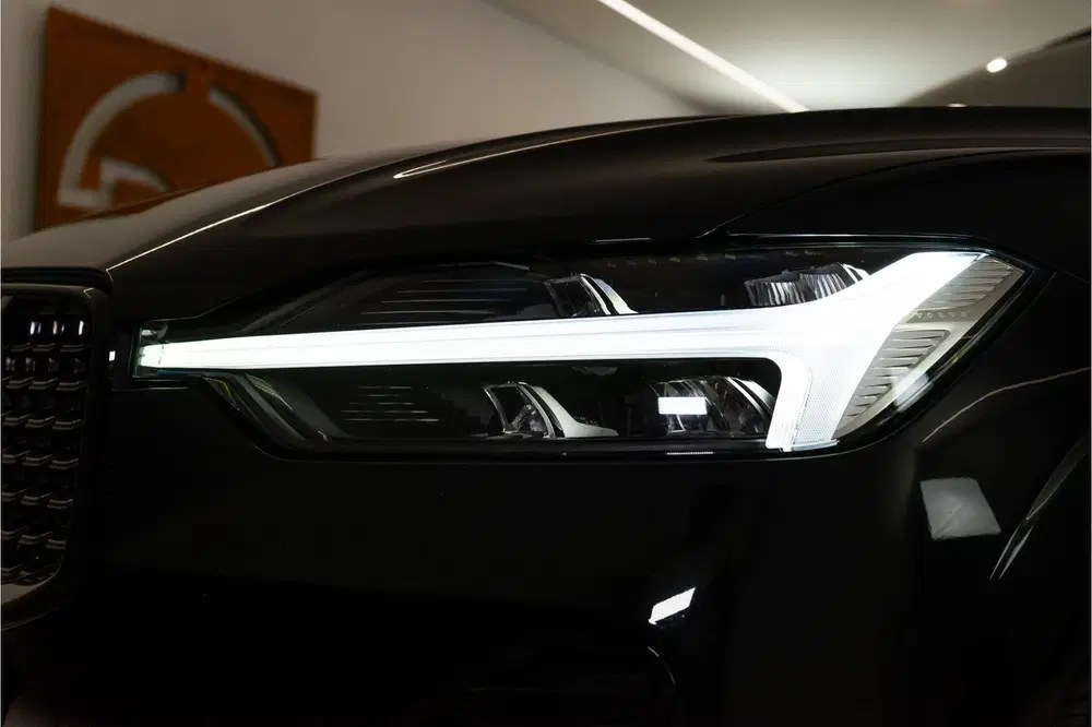 Volvo XC60 2.0 T6 Plug-in hybrid AWD Plus Dark Long R uit 2023, foto 13