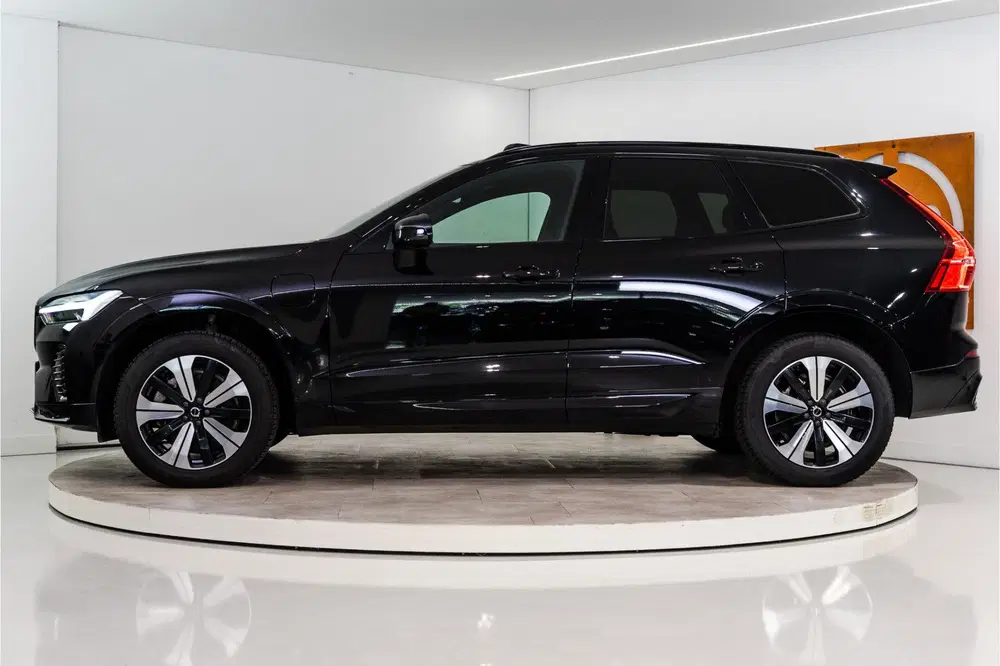 Volvo XC60 2.0 T6 Plug-in hybrid AWD Plus Dark Long R uit 2023, foto 2