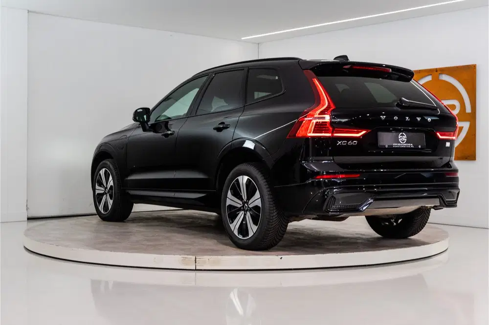 Volvo XC60 2.0 T6 Plug-in hybrid AWD Plus Dark Long R uit 2023, foto 3