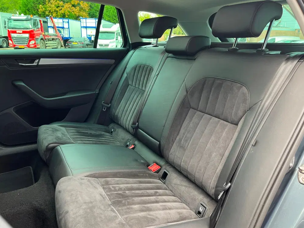 Skoda Superb 1.5 TSI 150pk AUTOMAAT Business Edition uit 2019, foto 6
