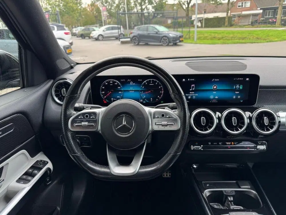 Mercedes-Benz GLB 250 4MATIC PREMIUM AMG Trekhaak Car uit 2020, foto 2