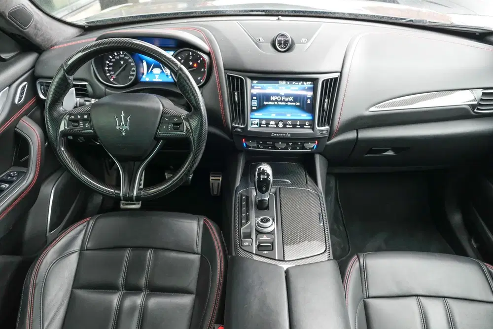 Maserati Levante Gransport 3.0 V6 D 275pk Panoramadak Schaa uit 2019, foto 3
