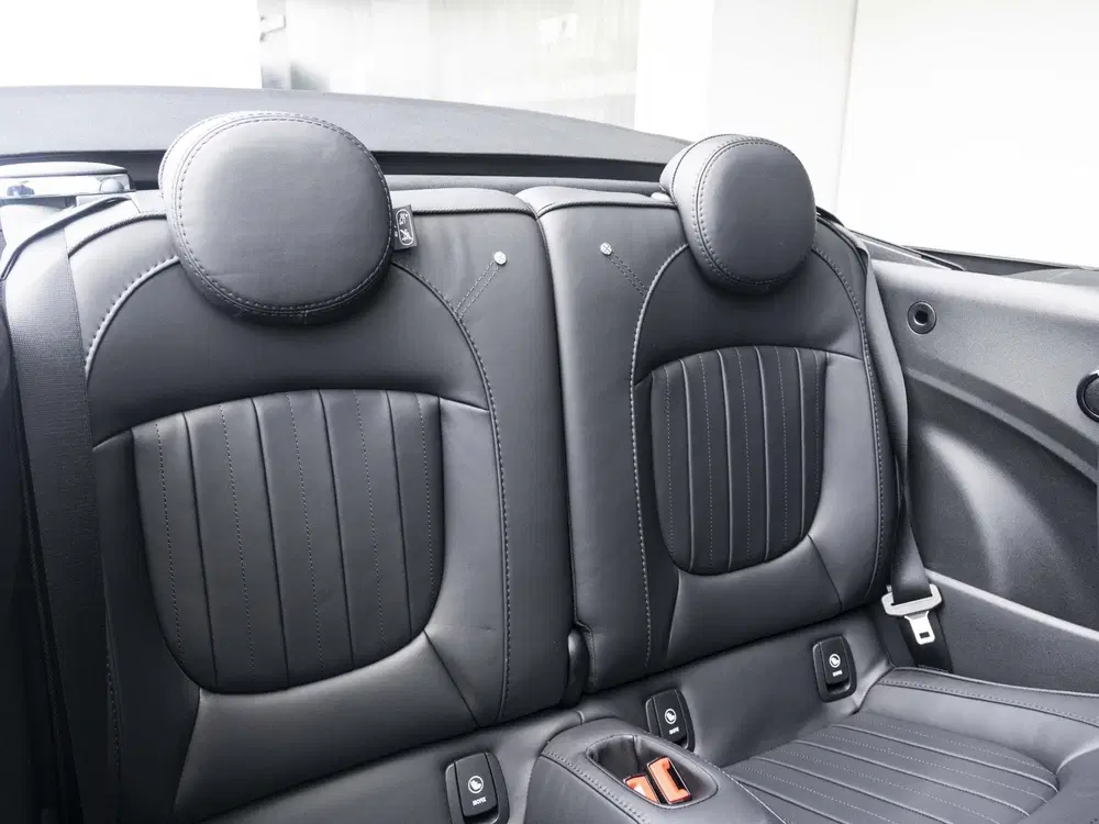 Mini Cabrio Cooper Harman-Kardon uit 2023, foto 13