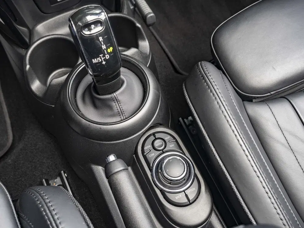 Mini Cabrio Cooper Harman-Kardon uit 2023, foto 15