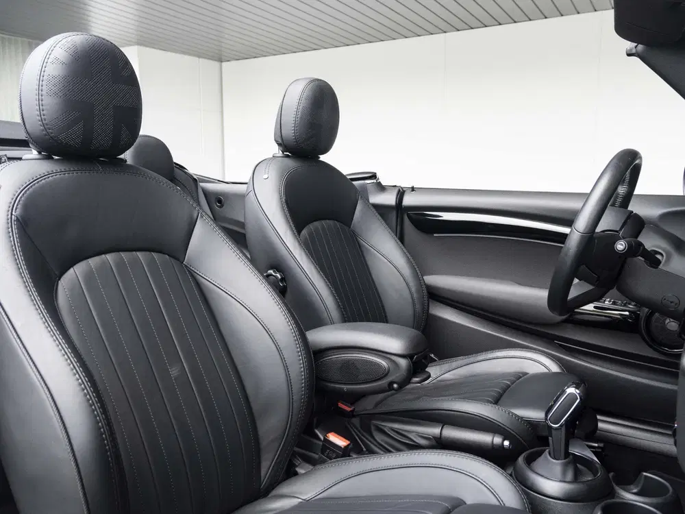 Mini Cabrio Cooper Harman-Kardon uit 2023, foto 4