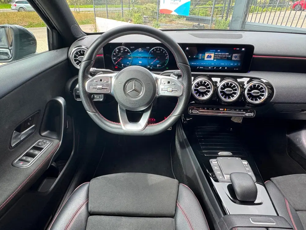 Mercedes-Benz A-Klasse 250 e Business Solution AMG uit 2020, foto 11