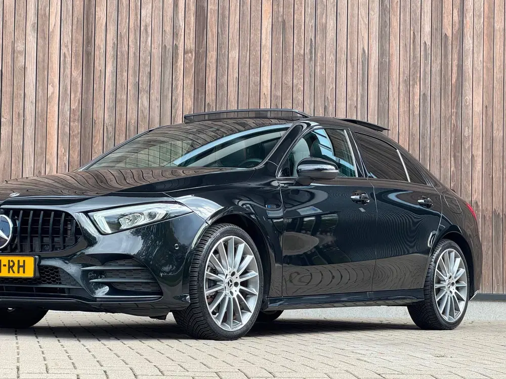 Mercedes-Benz A-Klasse 250 e Business Solution AMG uit 2020, foto 3