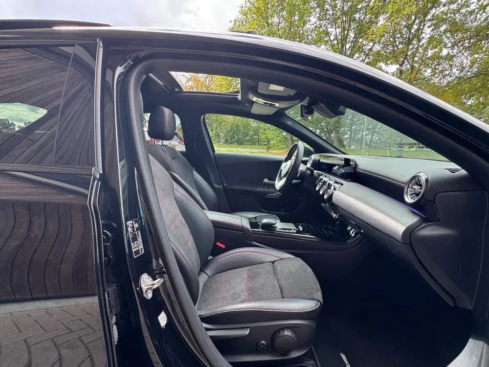 Mercedes-Benz A-Klasse 250 e Business Solution AMG uit 2020, foto 7