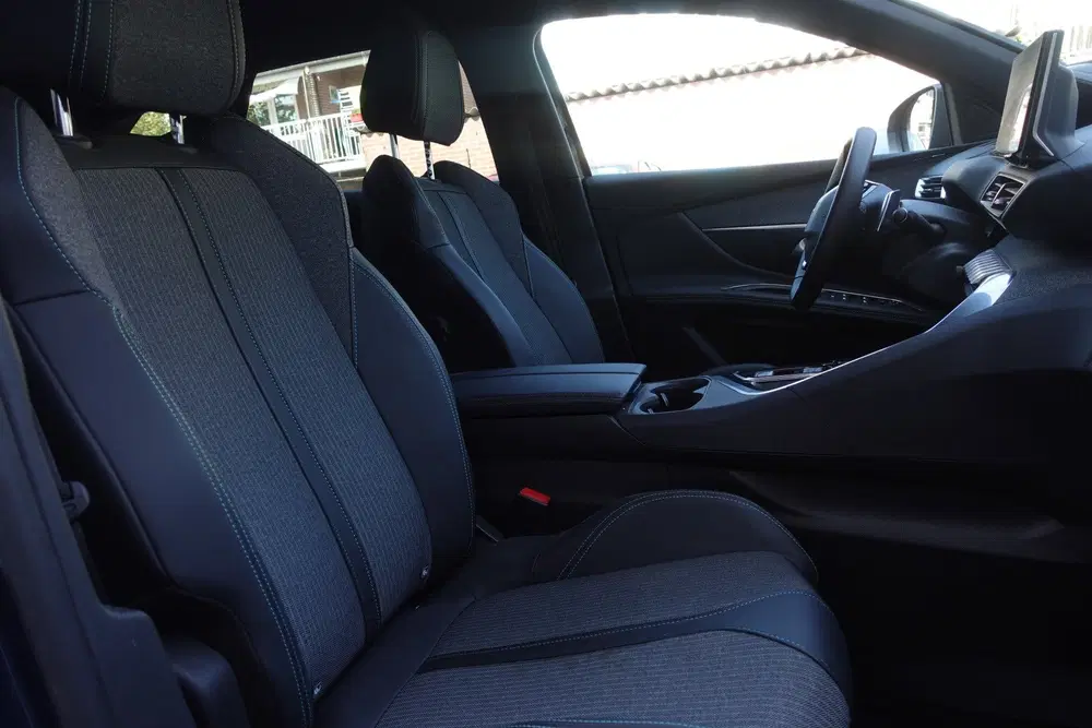 Peugeot 3008 1.2 PureTech Allure Pack Business uit 2023, foto 6