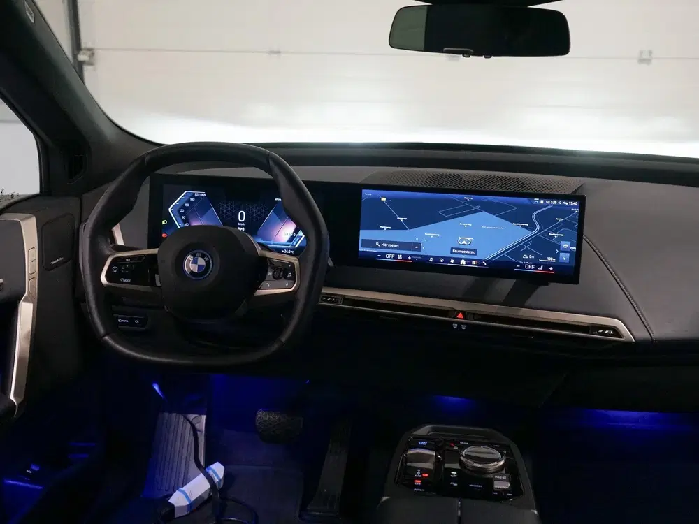 BMW iX xDrive40 Skylounge uit 2023, foto 11