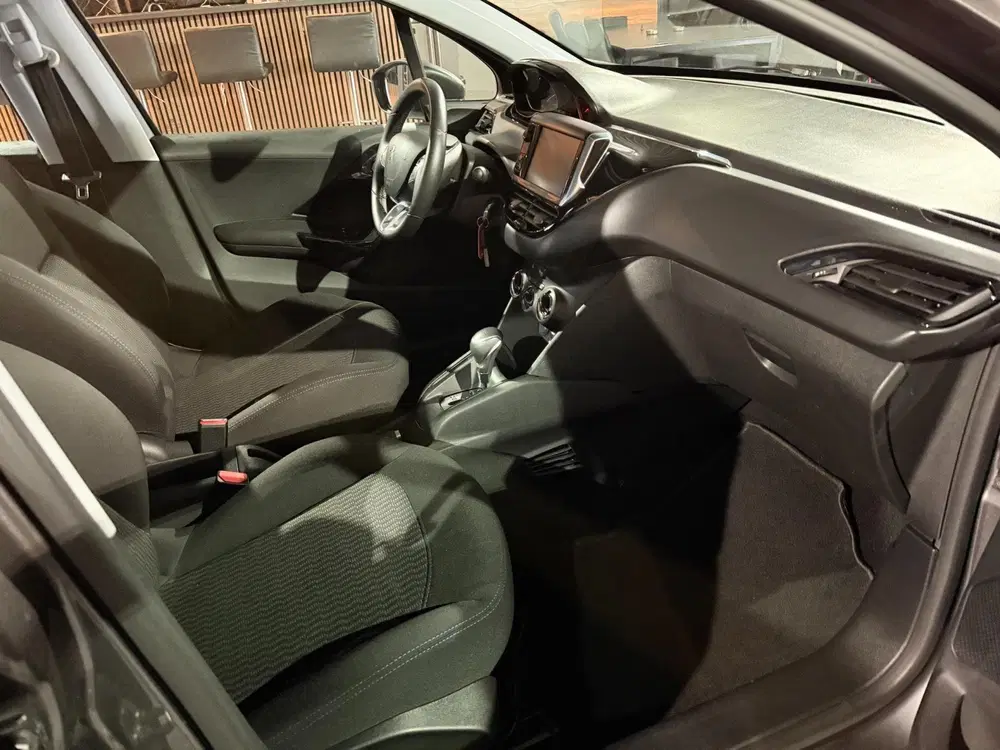 Peugeot 208 uit 2019, foto 13
