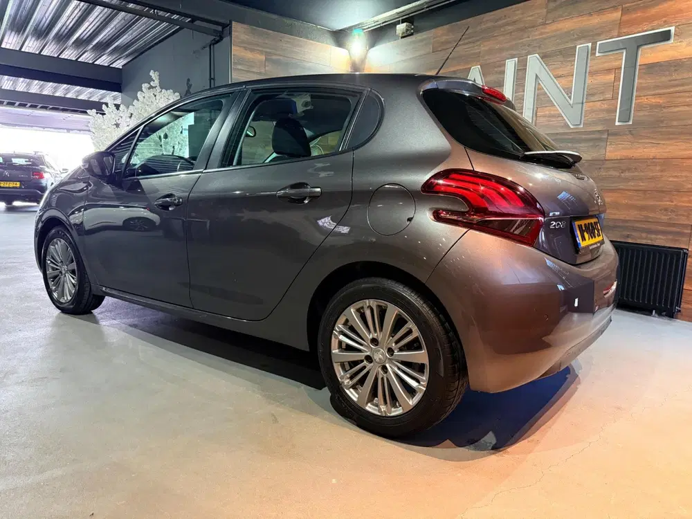 Peugeot 208 uit 2019, foto 14
