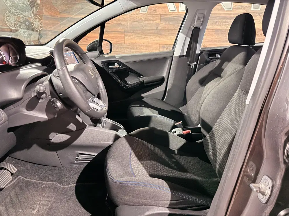 Peugeot 208 uit 2019, foto 8