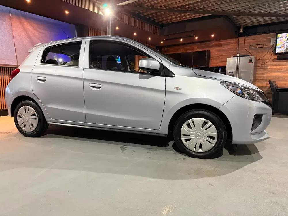 Mitsubishi Space Star uit 2021, foto 13