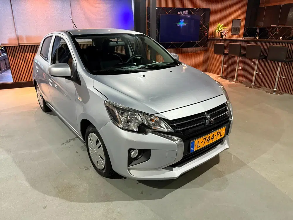 Mitsubishi Space Star uit 2021, foto 14