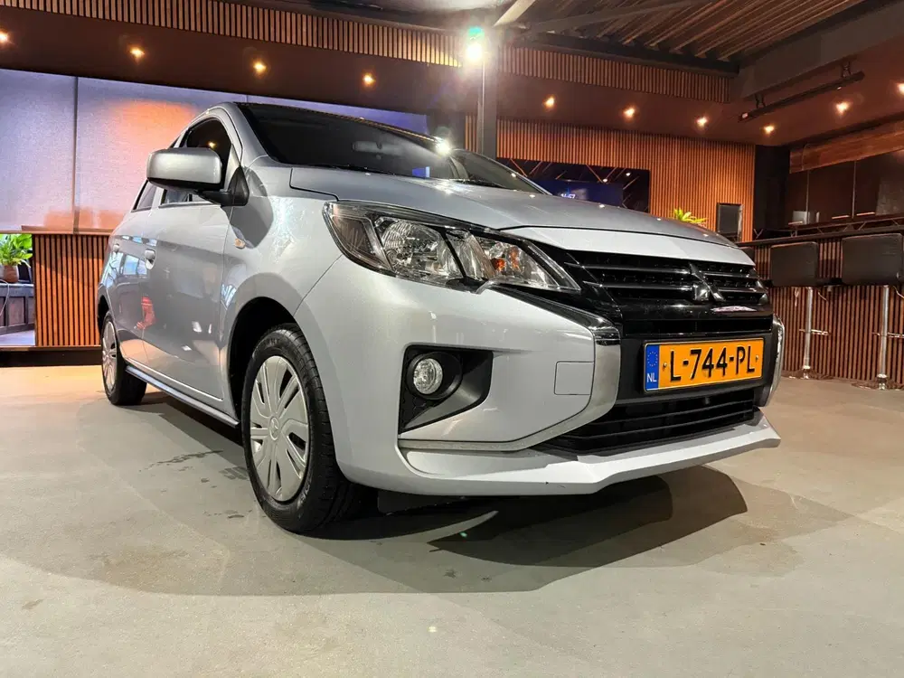 Mitsubishi Space Star uit 2021, foto 15