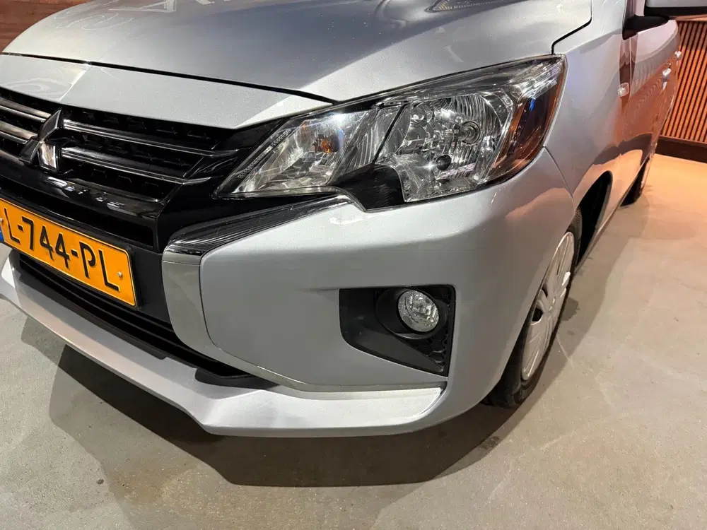 Mitsubishi Space Star uit 2021, foto 6