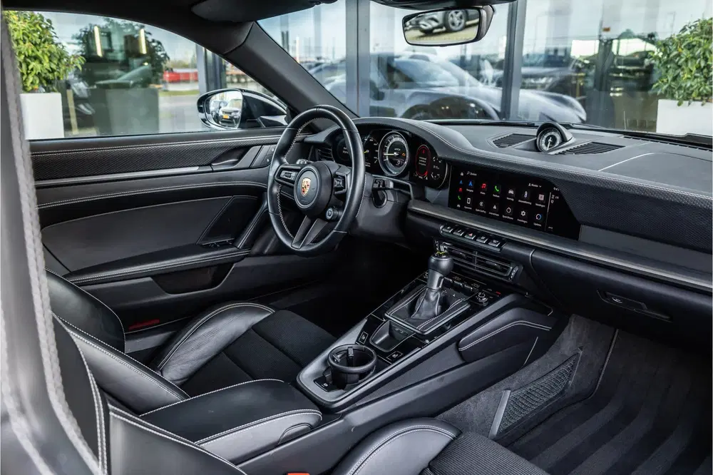 Porsche 911 4.0 GT3 Touring uit 2023, foto 10