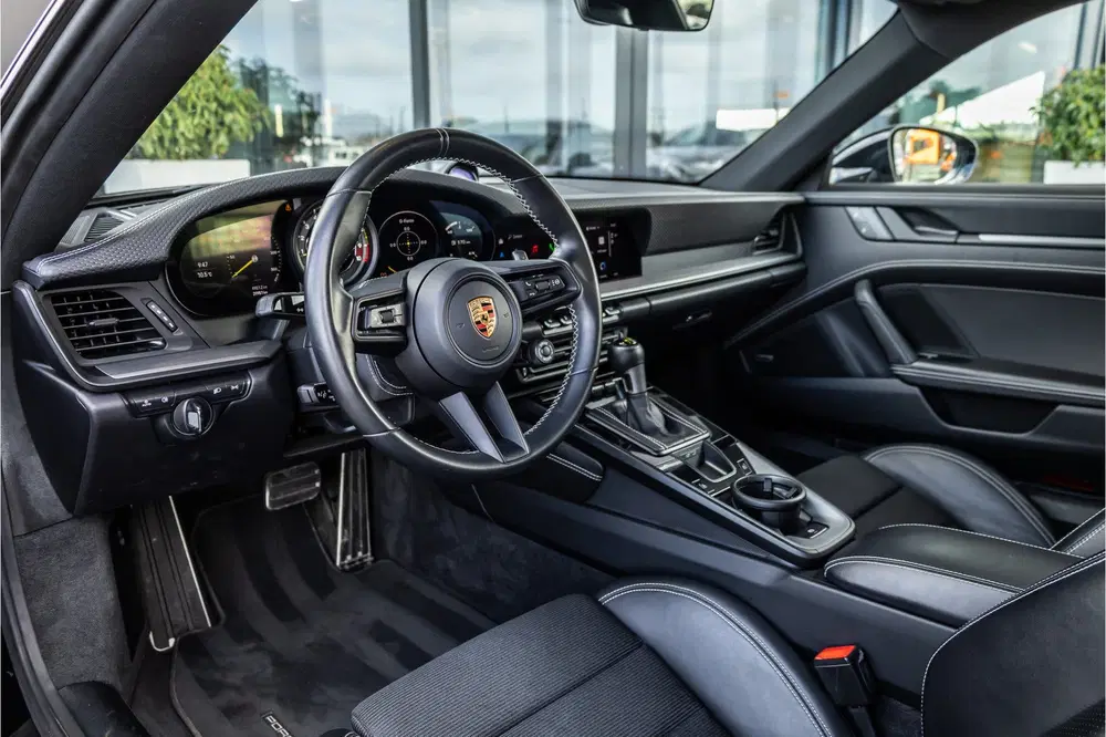 Porsche 911 4.0 GT3 Touring uit 2023, foto 8