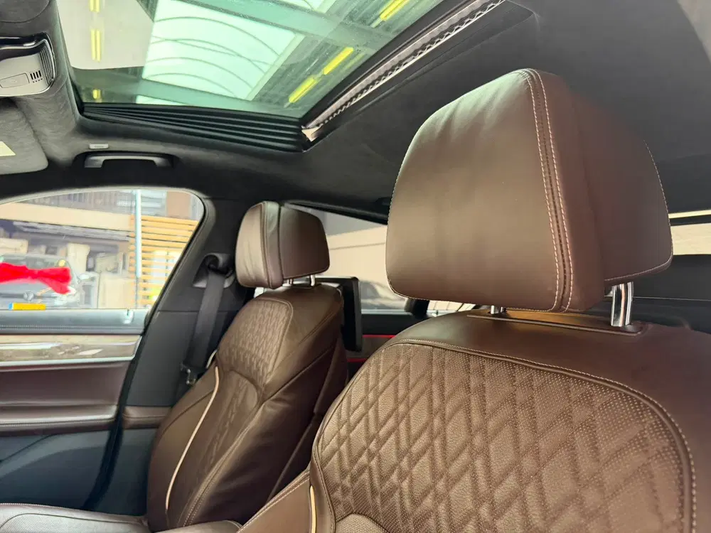 BMW 7-serie 7 Serie 745e High Executive CarbonCore uit 2020, foto 7