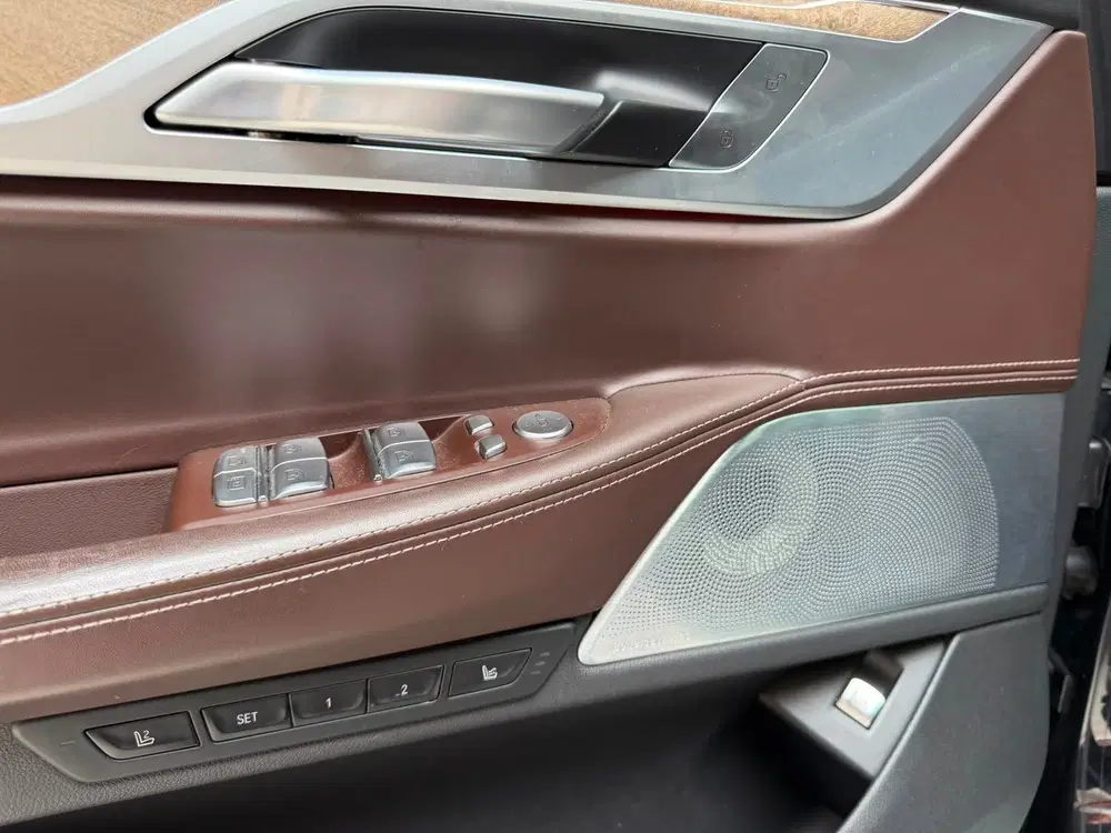 BMW 7-serie 7 Serie 745e High Executive CarbonCore uit 2020, foto 9