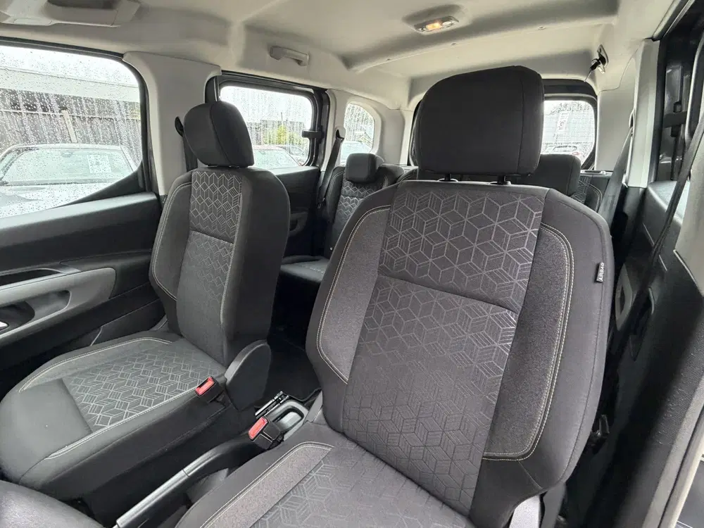 Peugeot Rifter 130 Pk Benzine Automaat * Naviagtie * Trek uit 2020, foto 11
