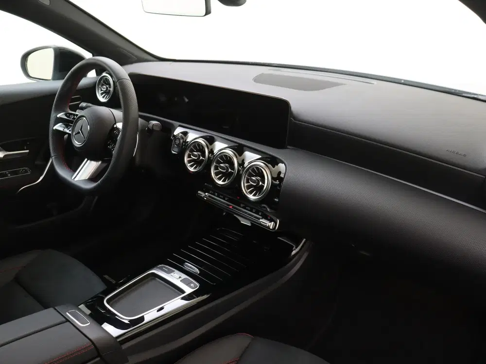 Mercedes-Benz A-Klasse 250 e Business Solution AMG uit 2026, foto 5