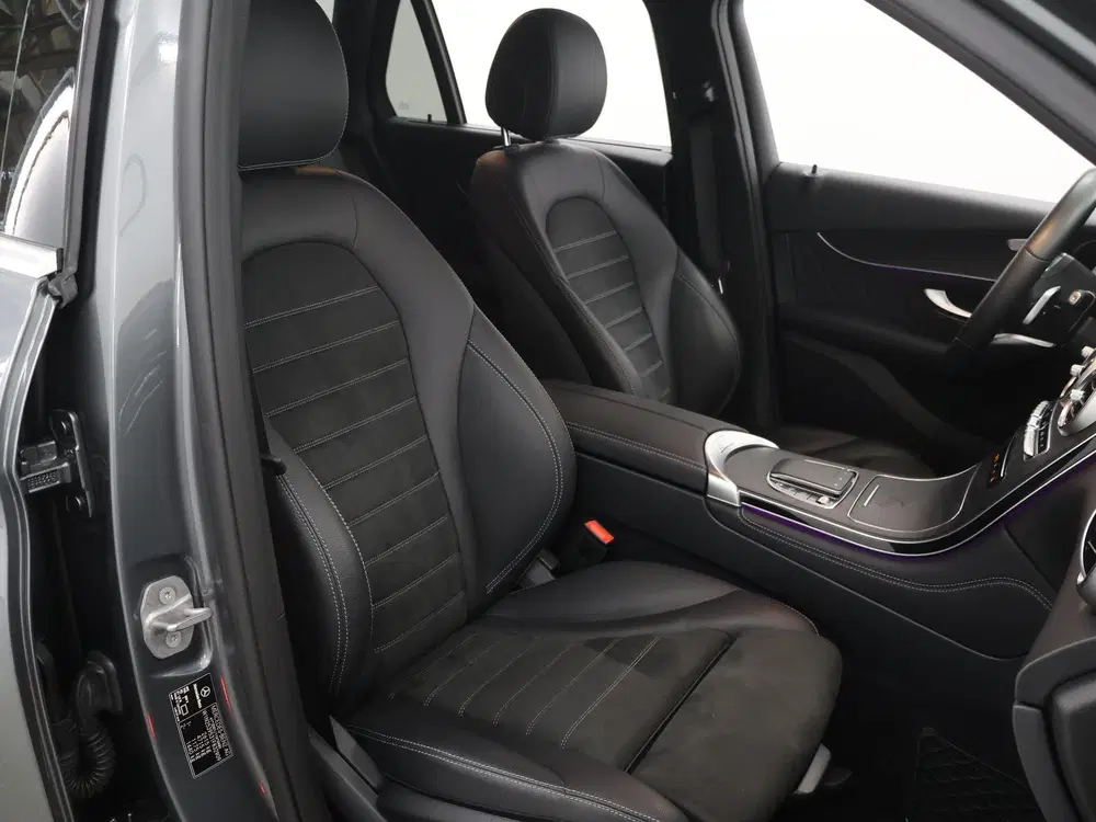Mercedes-Benz GLC 300e 4MATIC Business Solution AMG uit 2020, foto 10