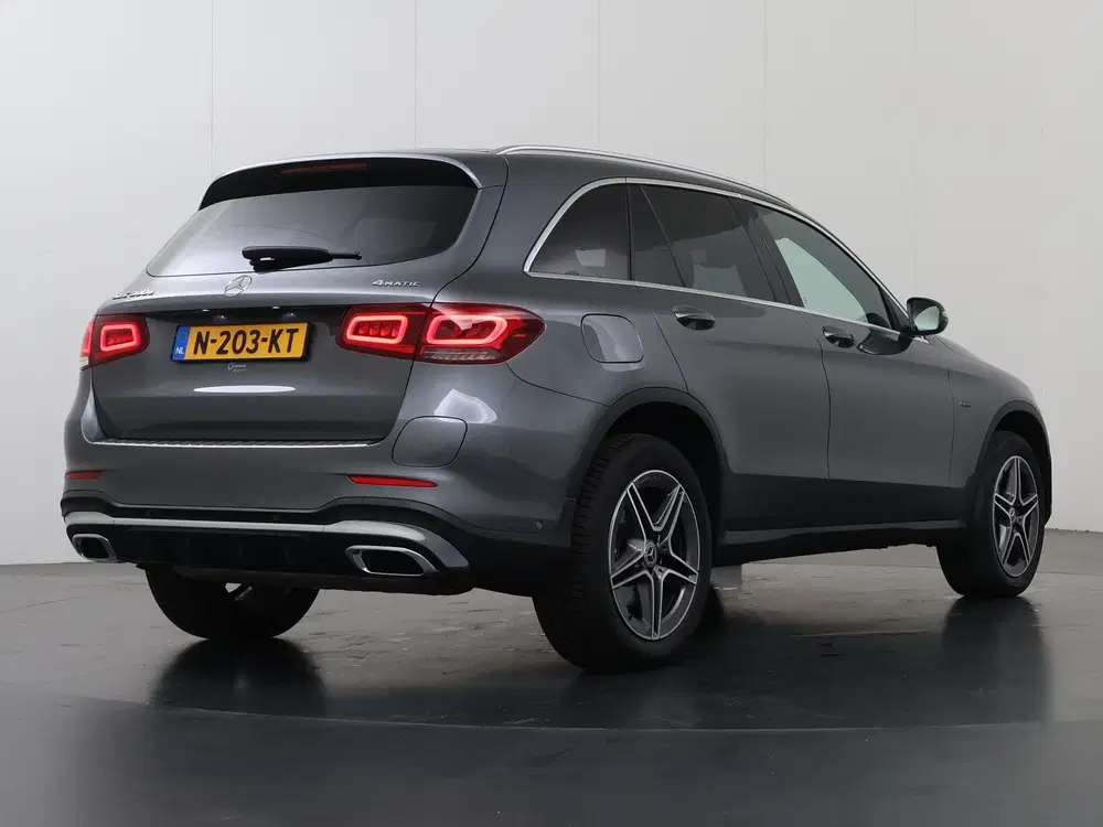 Mercedes-Benz GLC 300e 4MATIC Business Solution AMG uit 2020, foto 2