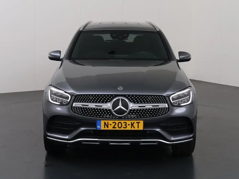 Mercedes-Benz GLC 300e 4MATIC Business Solution AMG uit 2020, foto 3