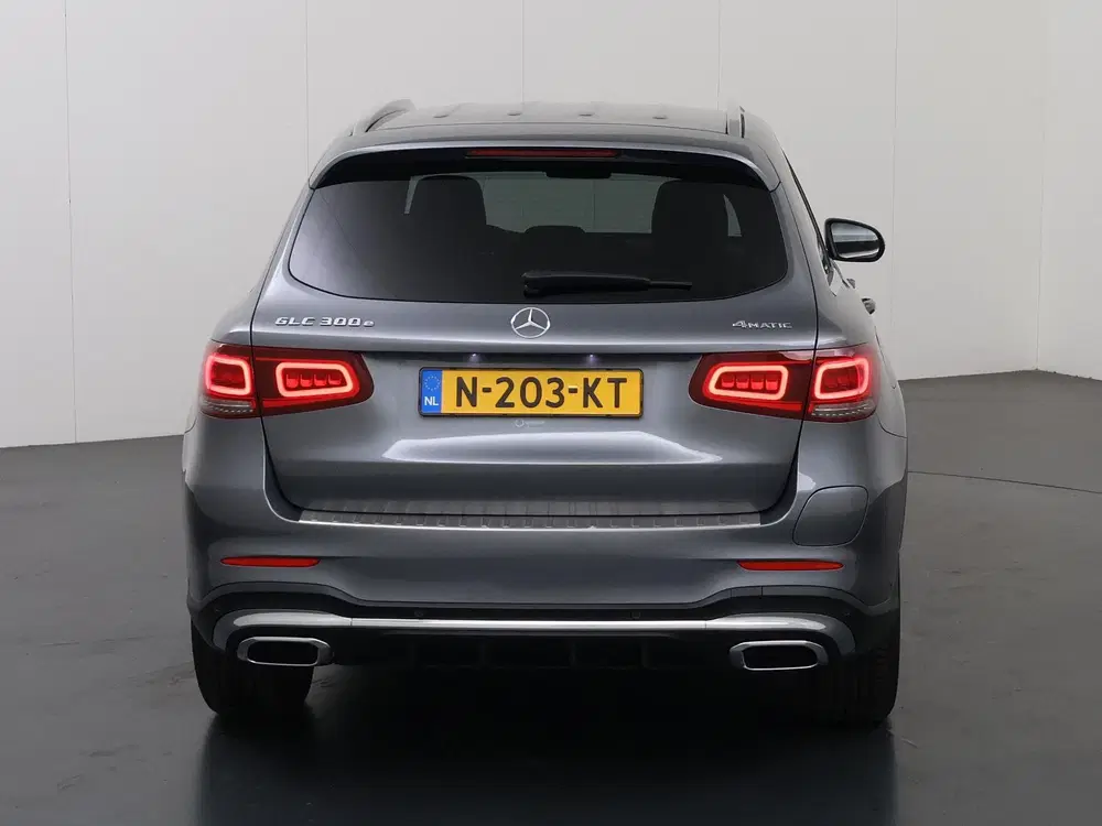 Mercedes-Benz GLC 300e 4MATIC Business Solution AMG uit 2020, foto 4