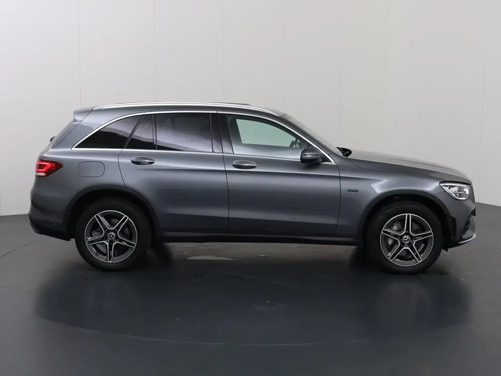 Mercedes-Benz GLC 300e 4MATIC Business Solution AMG uit 2020, foto 6