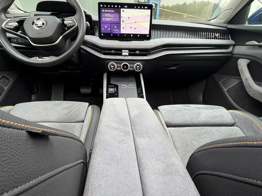 Skoda Superb 1.5 TSI PHEV BNS Head-up display uit 2024, foto 10