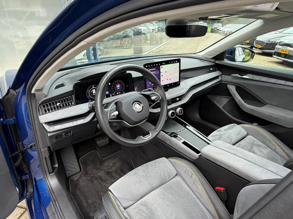 Skoda Superb 1.5 TSI PHEV BNS Head-up display uit 2024, foto 11