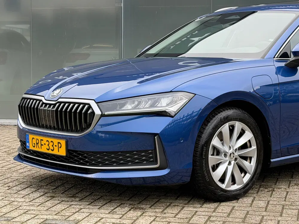 Skoda Superb 1.5 TSI PHEV BNS Head-up display uit 2024, foto 6