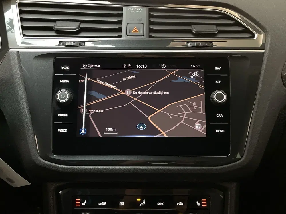 Volkswagen Tiguan 1.5 TSI 150pk DSG R-Line Business+ Camera uit 2020, foto 11