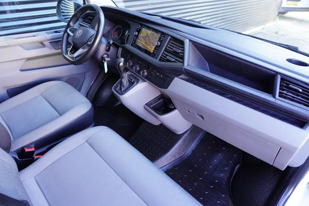 Volkswagen Transporter 150pk Automaat L2H1 Navigatie Camera uit 2023, foto 2