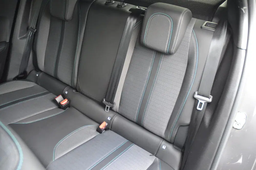 Peugeot 2008 1.2 PureTech 130 Allure Camera uit 2023, foto 12