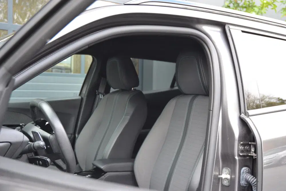 Peugeot 2008 1.2 PureTech 130 Allure Camera uit 2023, foto 8