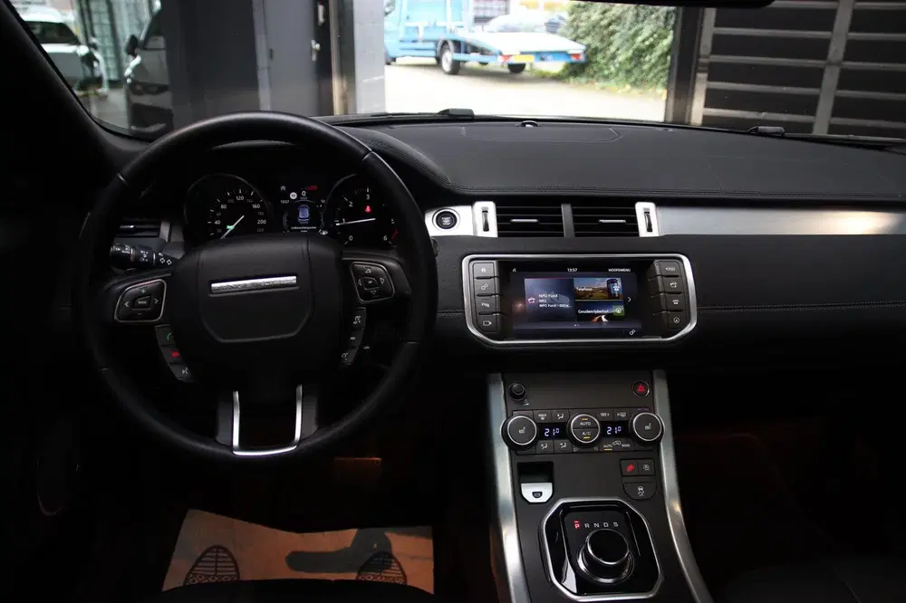 Land Rover Range Rover Evoque 2.0 TD4 AWD HSE R-Dynamic PANO uit 2019, foto 3