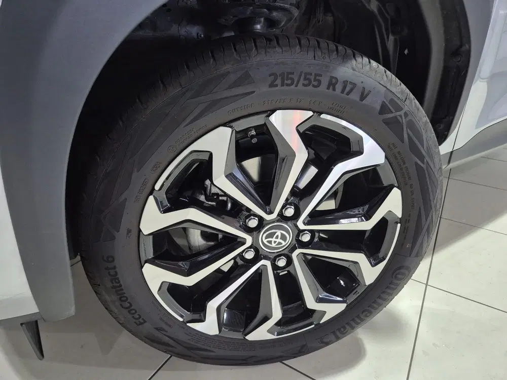 Toyota Yaris Cross 1.5 Hybrid 115 First Edition Automaat uit 2024, foto 2