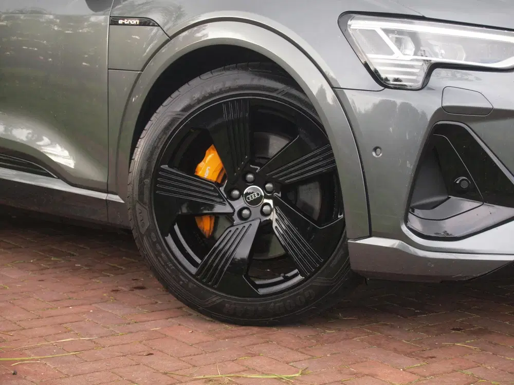 Audi e-tron 55 quattro S edition 95 kWh uit 2020, foto 12