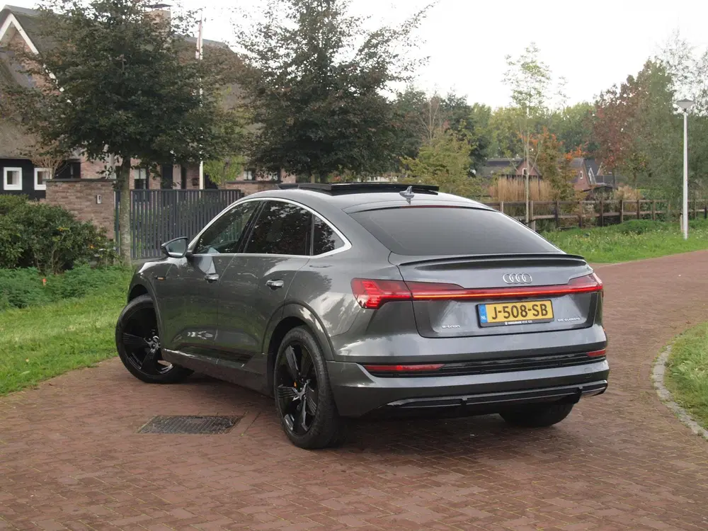 Audi e-tron 55 quattro S edition 95 kWh uit 2020, foto 3