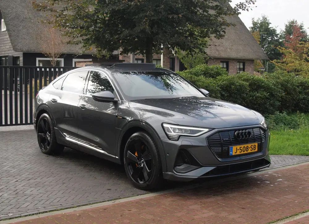 Audi e-tron 55 quattro S edition 95 kWh uit 2020, foto 4